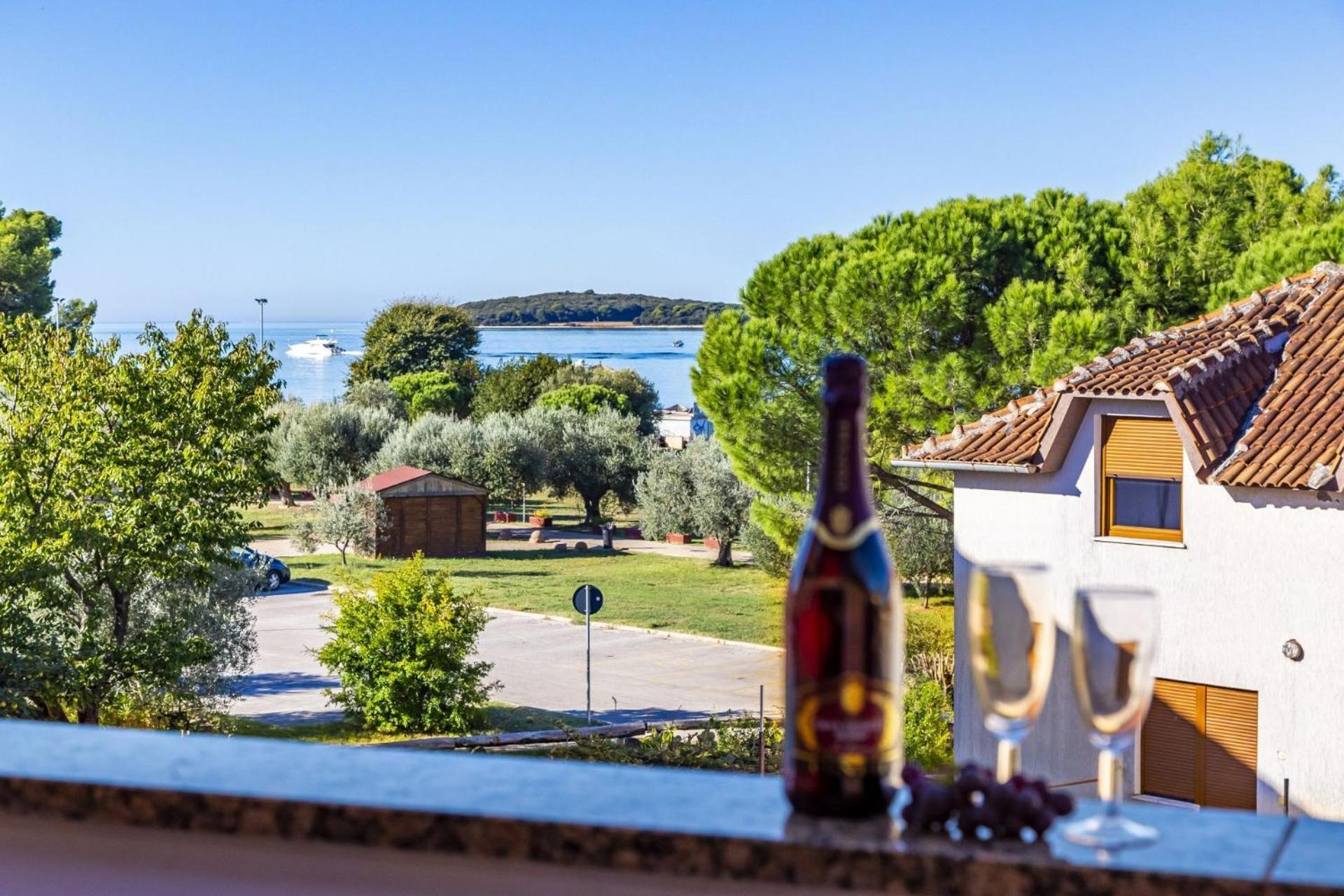 Apartments Mir Fažana Eksteriør billede